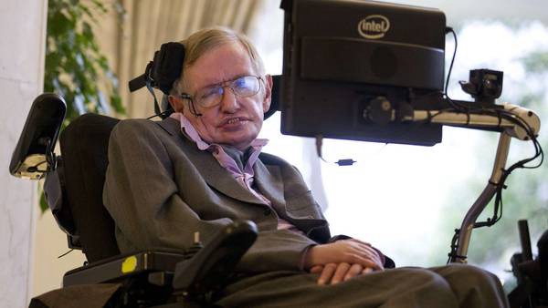 Stephen Hawking develó el misterio: qué le pasa a un hombre al caer en un agujero negro | Curiosidades