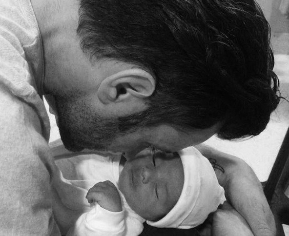 Festejo doble para Axel: El Día del Padre llegó Fermín, su primer hijo varón | Espectáculos