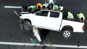 Demoras hacia Ezeiza por vuelco de camioneta en la autopista Riccheri | Actualidad