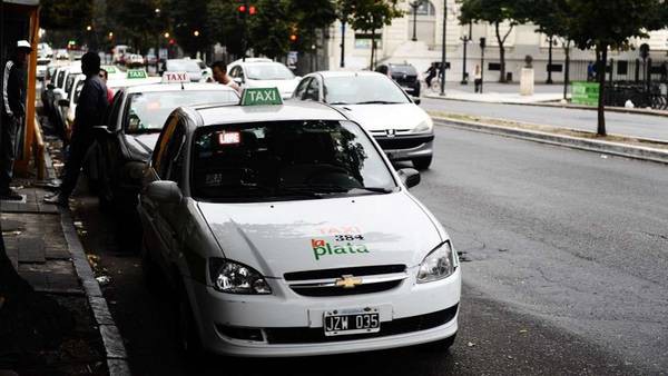 La Plata: proponen tener "baños" en los taxis | Curiosidades