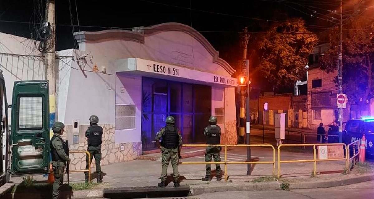 "Clases o tiros": Hallan un mensaje mafioso en una escuela y retiran a todos los alumnos | Actualidad