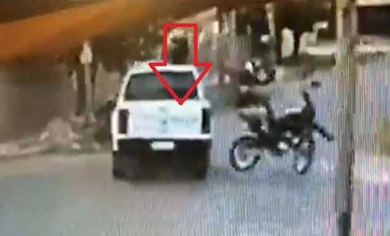 Huían de la policía, chocan contra un patrullero y terminan adentro del móvil | Actualidad