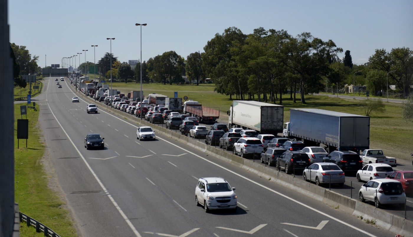 Un policía fue baleado cuando hacía un picnic con su novia al costado de la Riccheri | Actualidad