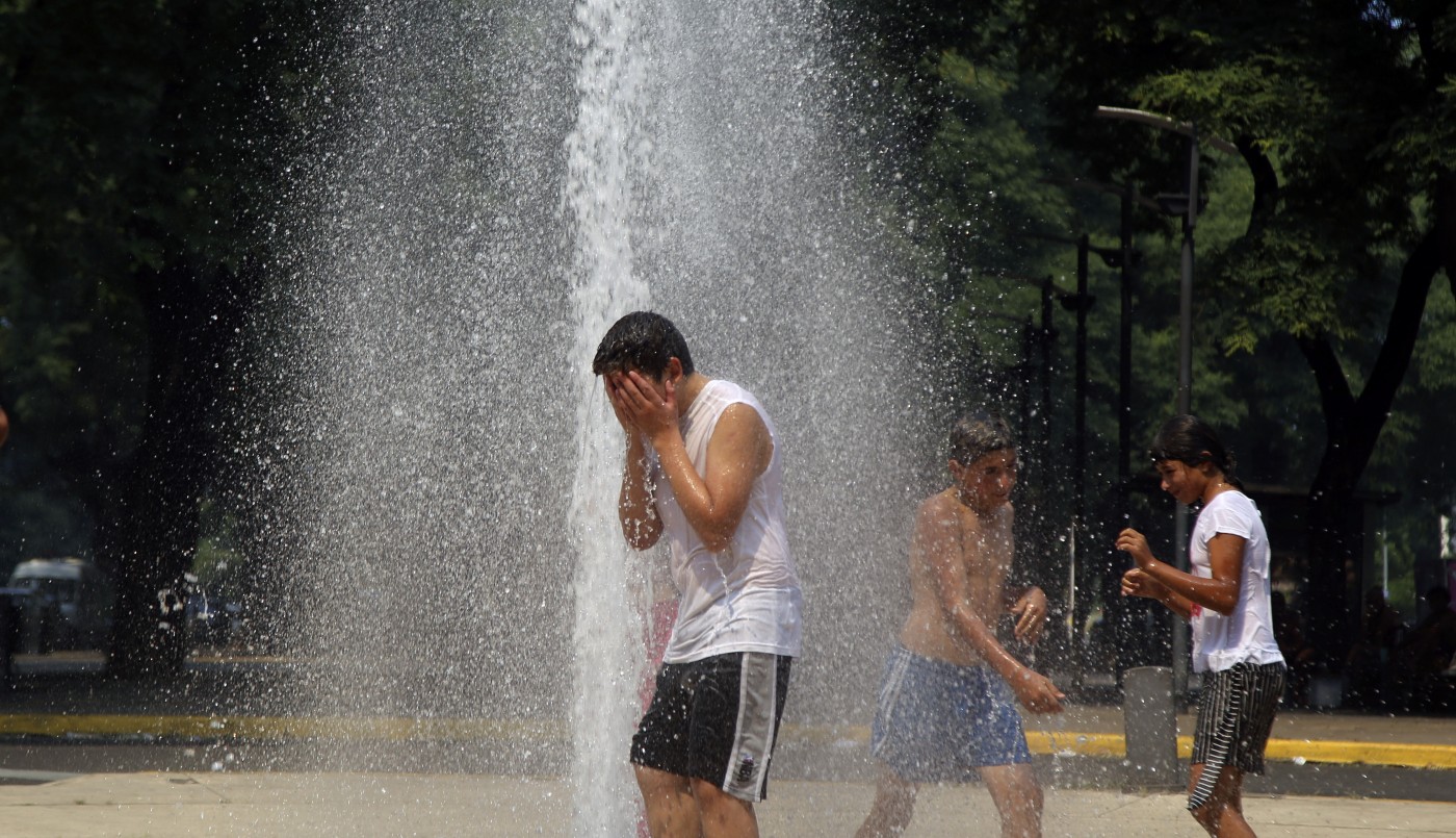 Calor interminable: sigue el alerta roja con térmicas de 40°C y el alivio llegará el sábado | Actualidad