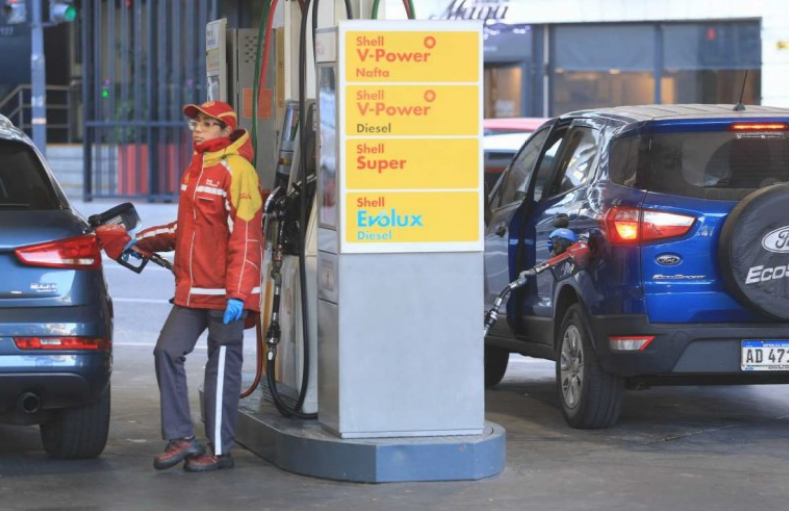 Shell aumenta desde hoy un 3,8% el precio de sus combustibles | Economía