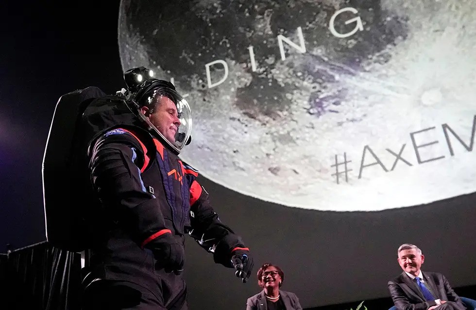 Así es el traje espacial que usarán en la próxima misión a la Luna | Internacionales