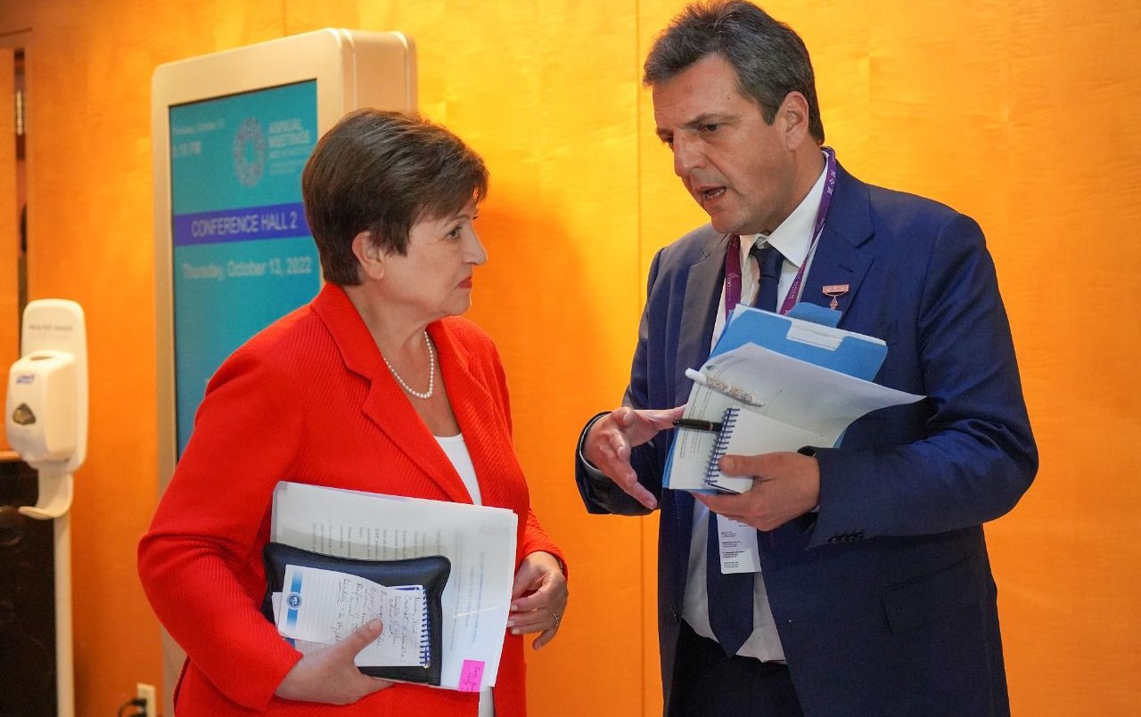 US$ 2.700 millones: el Gobierno logró postergar hasta fin de mes dos vencimientos del FMI | Economía