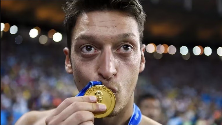 Özil, campeón con Alemania en el Mundial 2014, anunció su retiro del fútbol | Deportes