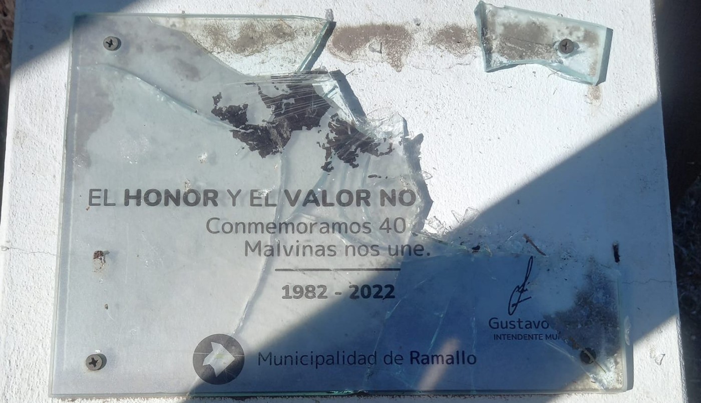 Denuncian que en Malvinas arrancan las placas y recordatorios que colocan los excombatientes | Actualidad
