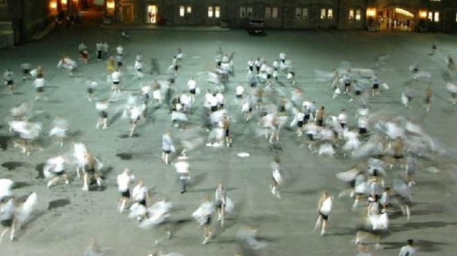 EE.UU.: al menos 30 heridos en una "batalla de almohadas" en una academia militar | Curiosidades