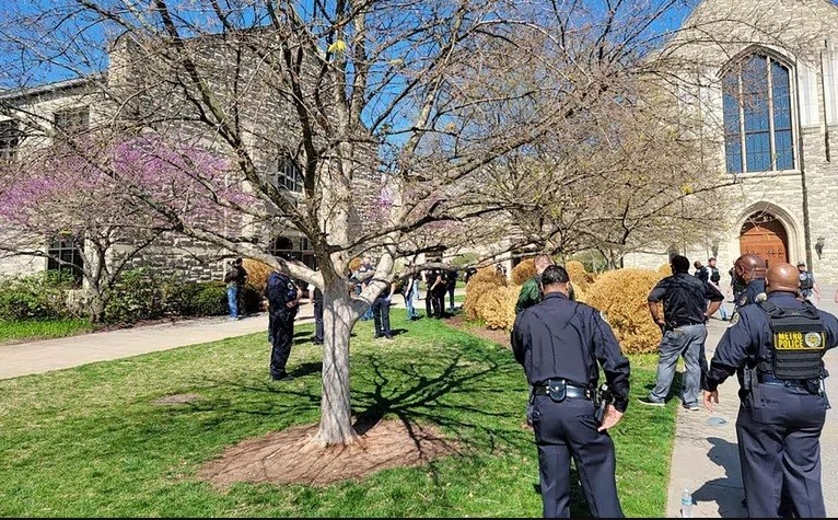 Una joven entró disparando a una escuela de EE.UU: asesinó a tres chicos y tres adultos | Internacionales