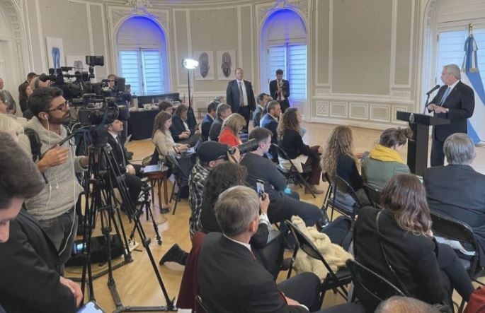 Alberto Fernández respondió a un legislador aliado de Trump que exige investigar a Cristina Kirchner: "Es un delirante político" | Política