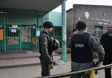 "Con las criaturas no se jode", la amenaza narco dejada junto a una bala en una escuela de Rosario | Actualidad