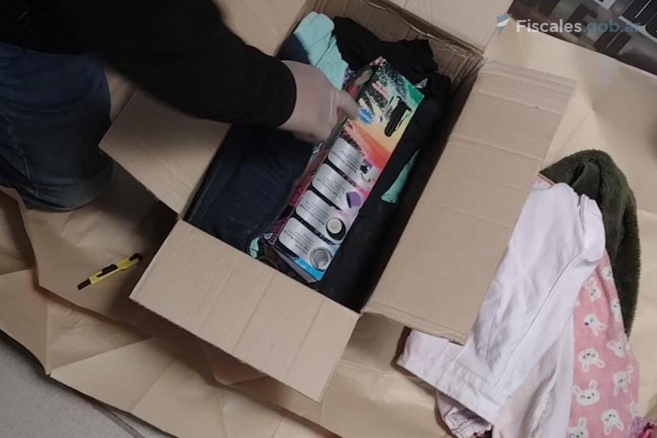 Traficaban pequeñas cantidades de droga en termos que enviaban por encomienda: hay seis detenidos, entre ellos una embarazada | Actualidad