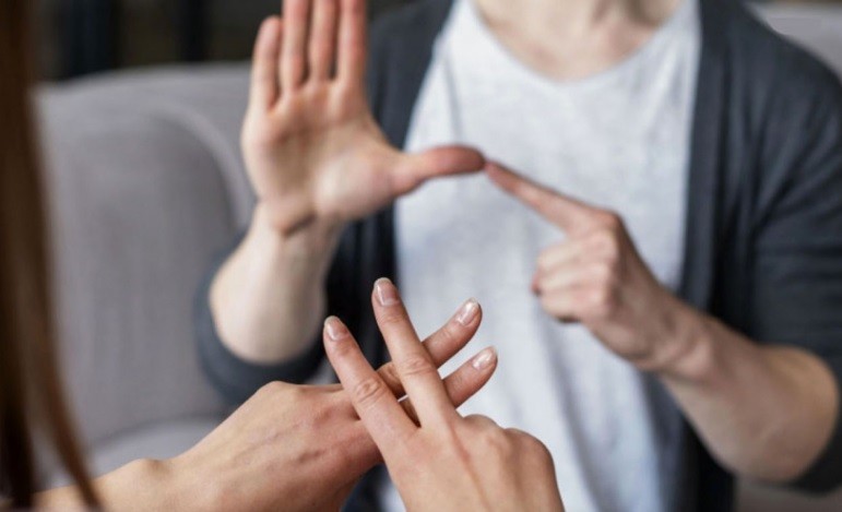 Aprueban la ley que reconoce como natural y originario al lenguaje de señas | Actualidad