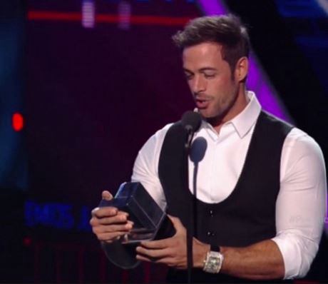 Jennifer López y William Levy recibieron los Premios Juventud | Espectáculos