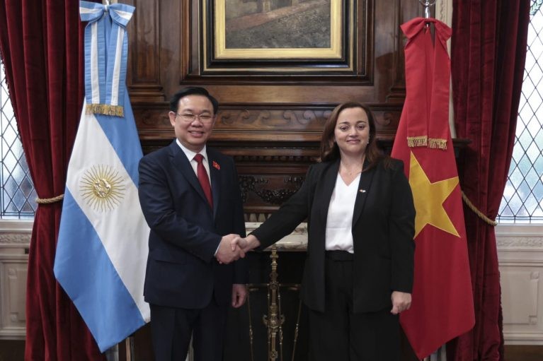Cecilia Moreau recibió a su par de Vietnam para promover la cooperación económica y parlamentaria | Política