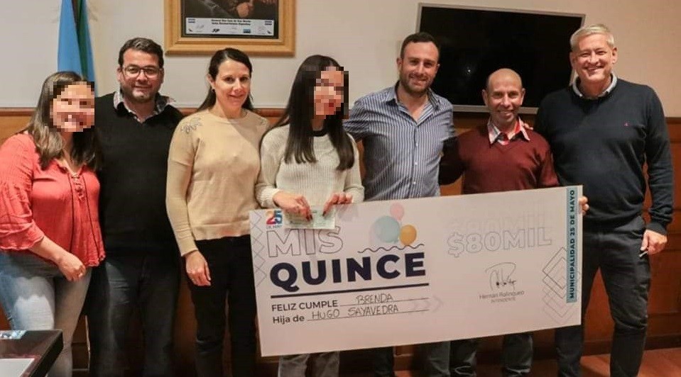 Un municipio otorga bonos de $80.000 a empleados para los cumpleaños de 15 de sus hijas | Política