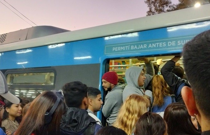 Tren Sarmiento: demoras y cancelaciones por una medida gremial | Actualidad