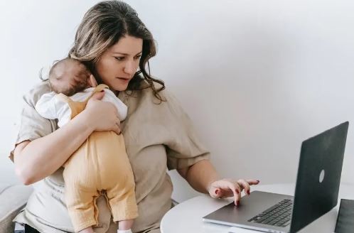 Campaña #YoTrabajodeMadre: Por qué las mujeres agregan su rol de madres en sus perfiles de LinkedIn | Actualidad