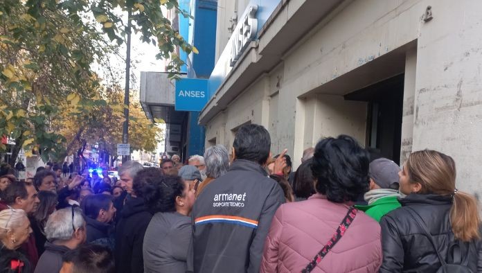 Una empleada de Anses recibió una cachetada en Córdoba: reducen la atención al público | Actualidad