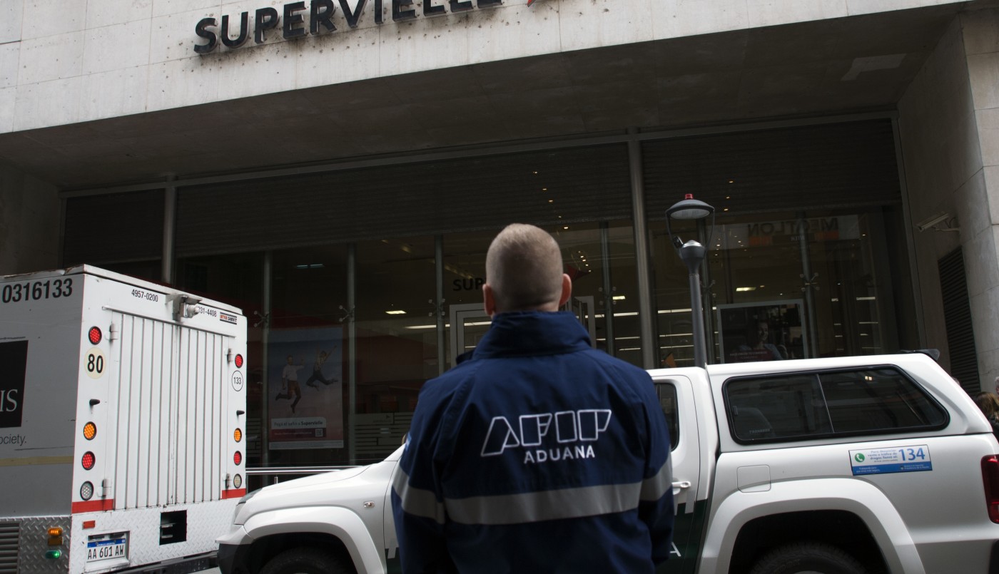 "Rulo financiero": mega operativo por comercialización ilegal de dólares a precio oficial | Economía