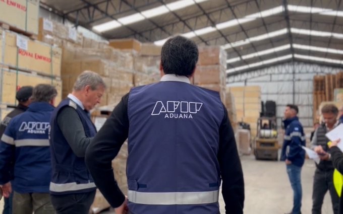 La Aduana subasta bebidas alcohólicas y otros productos incautados | Actualidad