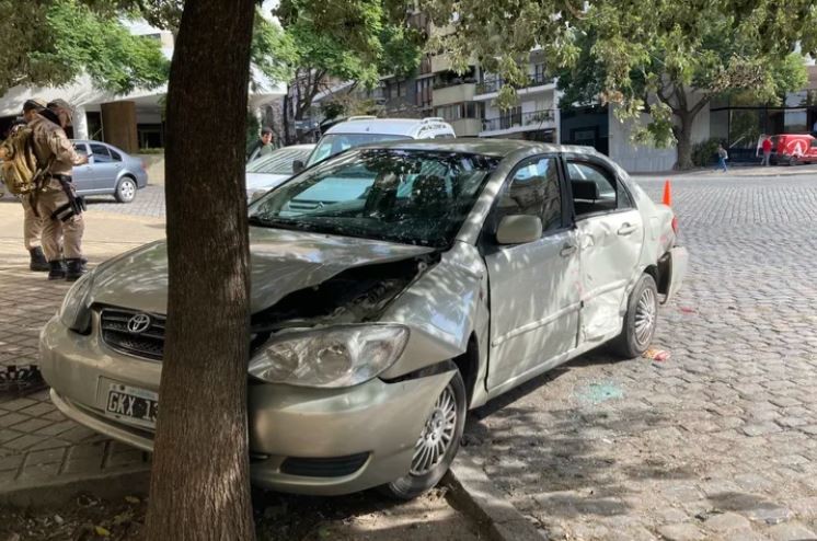 Rosario: un diplomático francés sufrió un robo y protagonizó una persecución con varios choques | Actualidad