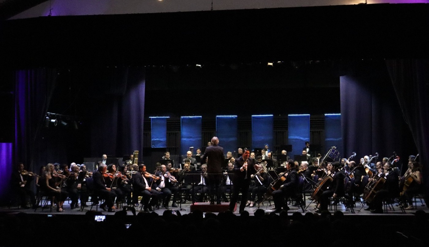 Videos: De la versión sinfónica de “Muchachos” al agradecimiento del cantante de La Mosca | Espectáculos