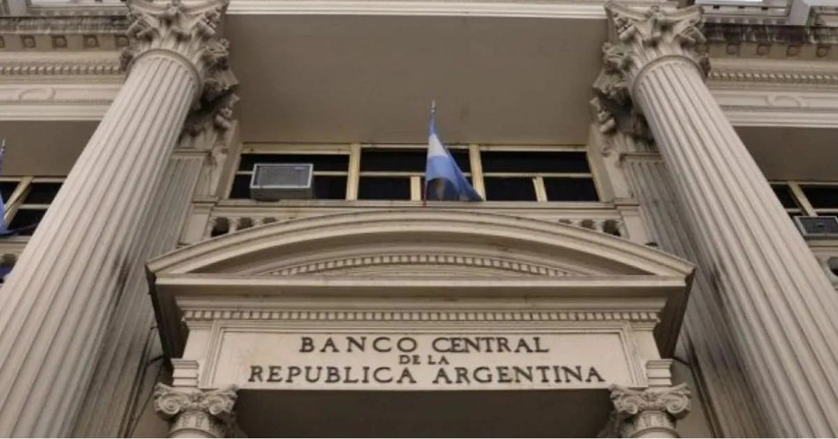 El Banco Central subirá la tasa de los plazo fijo al 97% | Economía