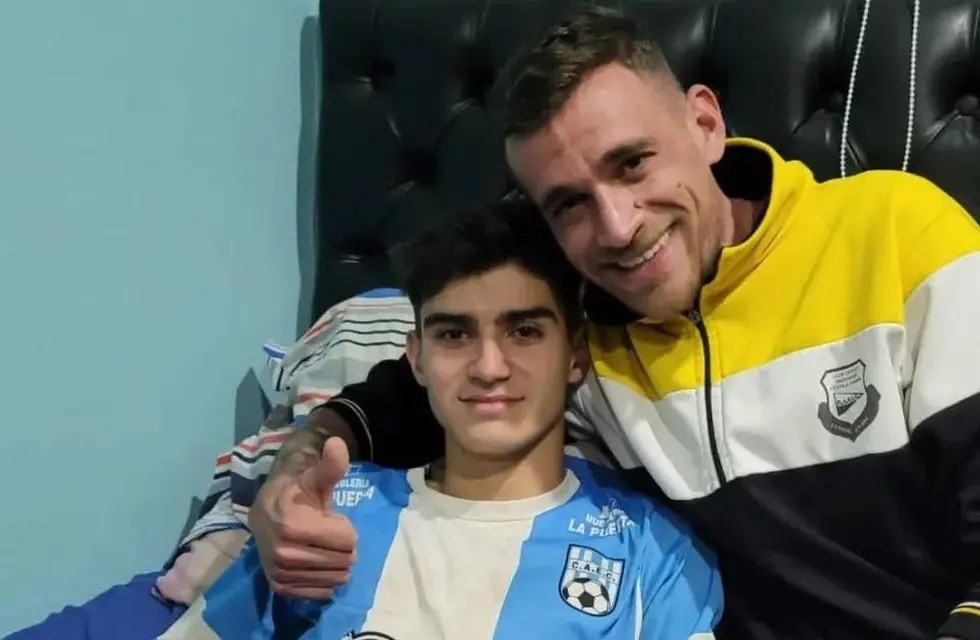 La rápida acción del DT rival evita tragedia en partido de fútbol cordobés | Deportes