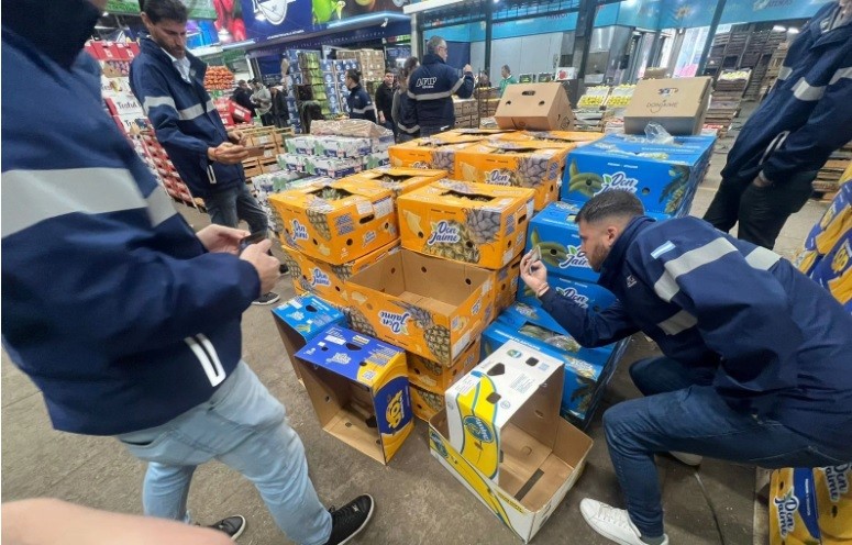 AFIP realiza un operativo en el Mercado Central contra la remarcación de precios | Economía