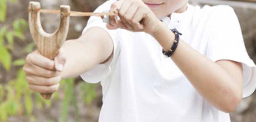 Con un gomera, un adolescente salvó a su hermanita de ser secuestrada | Internacionales