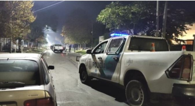 Asesinaron de un tiro a un hombre en pleno centro de Moreno y buscan a dos sospechosos | Actualidad