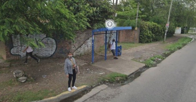 Se escondió detrás de una parada de colectivo y apuñaló tres veces a su ex | Actualidad