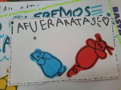 Familias, alumnos y docentes abrazan una escuela de Parque Chacabuco para pedir "no más ratas" | Actualidad