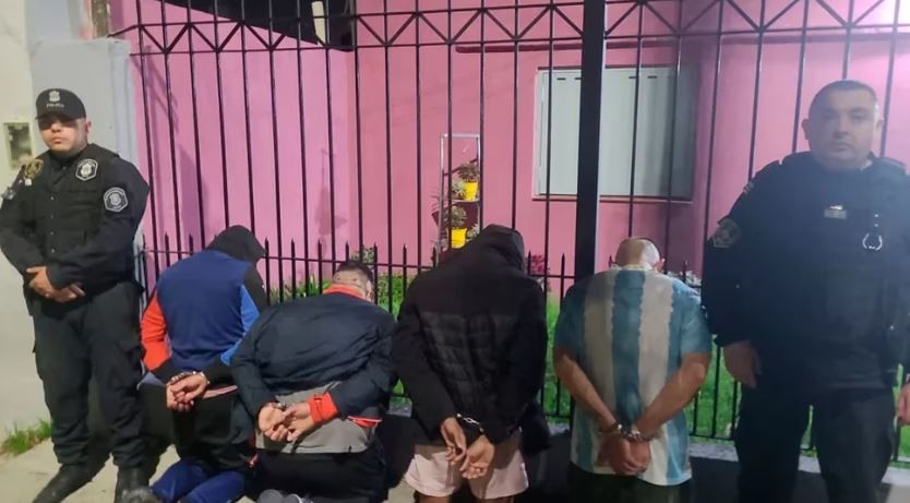 Violento asalto en Gerli: secuestraron a un hombre y mantuvieron cautivas a una mujer y su hija de tres años | Actualidad