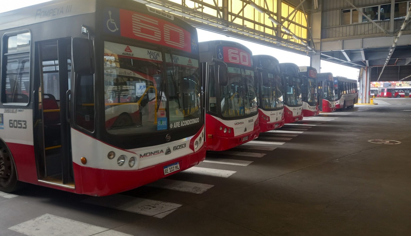 Paro de colectivos: qué línea interrumpió su servicio por un reclamo salarial | Actualidad