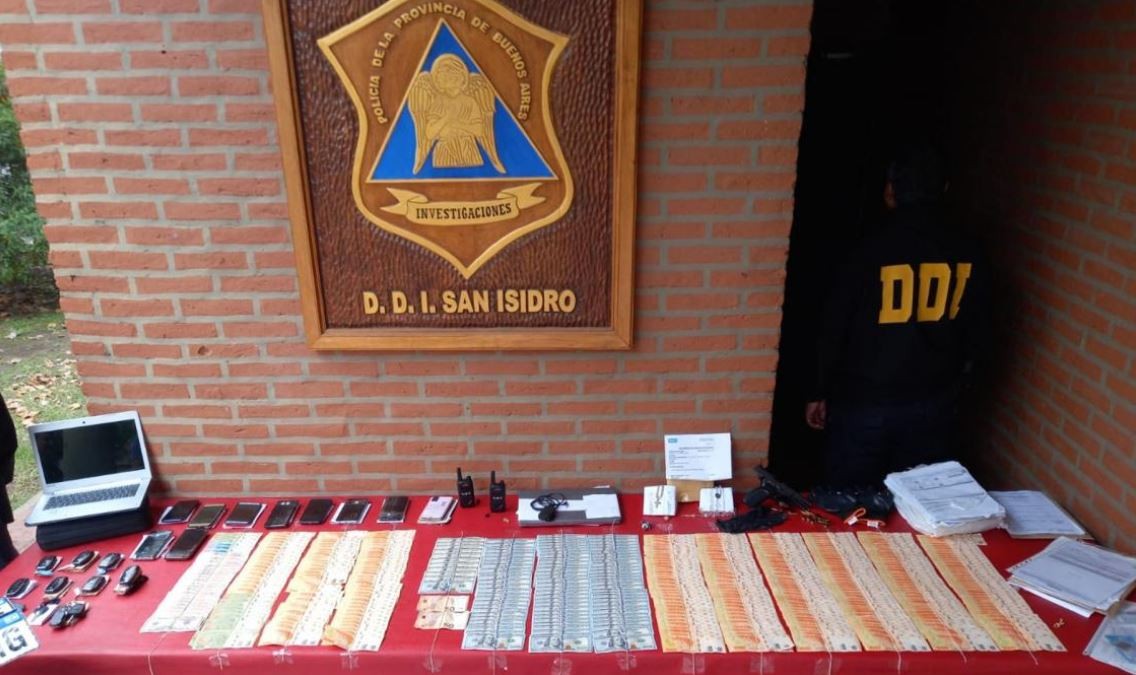 Detienen a la "banda del comisario" que cometió al menos siete robos millonarios en San Isidro | Actualidad