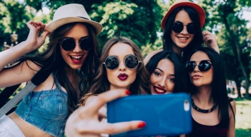 Promulgaron ley que regula la actividad de los "influencers" en Francia | Internacionales