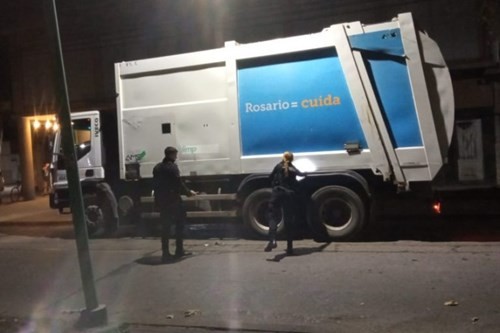 Balearon un camión de recolección de residuos en Rosario y el sindicato interrumpió el servicio | Actualidad