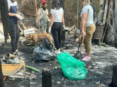 Un profesor perdió todo en un incendio y vive en una carpa: sus alumnos lo ayudan a reconstruir su hogar | Actualidad