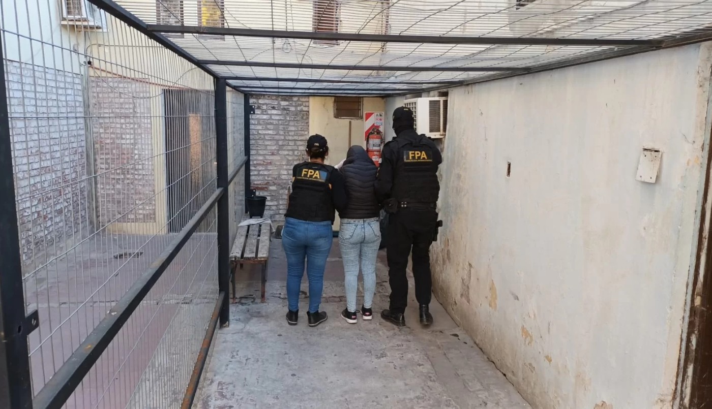Detuvieron a una mujer que intentó ingresar más de 250 dosis de cocaína a la cárcel | Actualidad