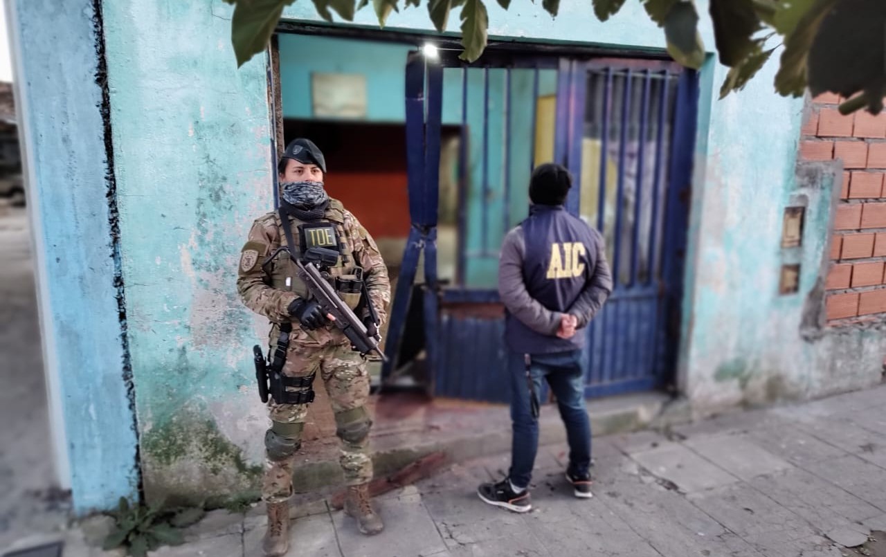 Extorsionaron a un empresario pidiéndole 100 mil dólares para no balearle la casa en Rosario | Actualidad