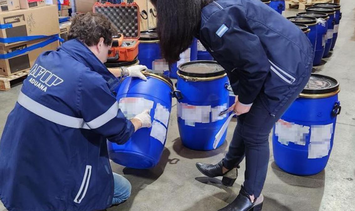 600 kilos de pseudoefedrina que iban desde Suiza hacia Paraguay fueron incautados en Ezeiza | Actualidad