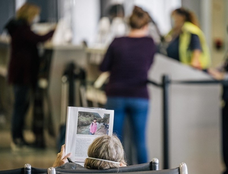 Detuvieron a una mujer por abandonar a su nieta en el aeropuerto y abordar un vuelo | Internacionales