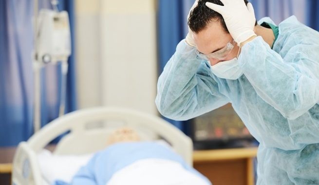 Debía ser operado de la cadera pero le pusieron una prótesis en la rodilla | Actualidad