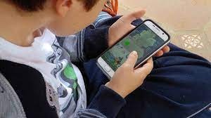 Francia pedirá el consentimiento parental para los menores de 15 años en redes sociales | Internacionales