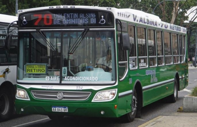 Delincuentes atacaron a un chofer de colectivos y rige un paro en la línea 70 | Actualidad