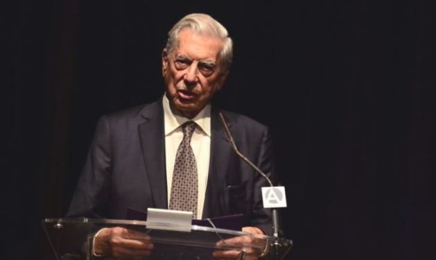 Vargas Llosa se contagió Covid-19 y tuvo que ser internado de urgencia | Internacionales